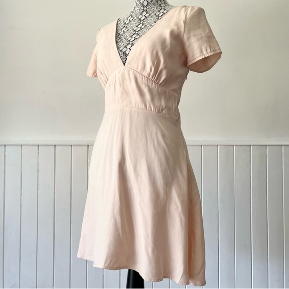 Zara V-Neck Short Sleeve Smocked Mini Dress Size M - Picture 2 of 10